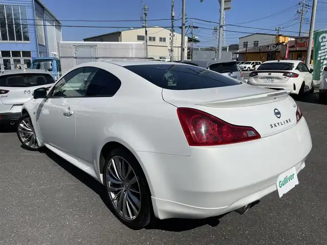 日産 スカイライン 370GT Type S 埼玉県 2014(平26)年 4.4万km クリスタルホワイトパール ワンオーナー/AIS検査済み/登録時走行距離43176km/メーカー純正HDDナビゲーション/（CD/DVD/BT）/フルセグテレビ/バックカメラ/純正１９インチアルミホイール/パワーシート/(運転席/助手席)/ハーフレザーシート/パドルシフト/ETC(ビルトイン)/オートライト/オートリトラミラー/電動格納ミラー/ステアリングリモコン/HIDヘッドライト/プッシュスタート/スマートキー/新車保証書/取扱説明書