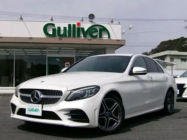 メルセデス・ベンツ Ｃ２００ アバンギャルド AMGライン 三重県 2019(令1)年 6.9万km パール ♪車検 令和8年7月29日迄/♪ターボ/♪ブルメスターサウンド/アクディブブレーキアシスト/レーンチェンジアシスト/ブラインドスポットアシスト/アテンションアシスト/パーキングアシストパークトロニック/アクティブディスタンスアシスト・ディストロニック/ヘッドアップディスプレイ/アイドリングストップ/パワートランク/前席メモリ付パワーシート/前席シートヒーター/黒革シート/アンビエントライト/イージーエントリー/スマートキー×2/プッシュスタート/純正メーカーナビ/・DTV・SD・USB/・Bluetoothオーディオ/・Apple Car Play/・Android Auto/・バックカメラ/前後ドライブレコーダー/純正18インチAW/マルチビームLEDヘッドライト/リアフォグライト/オートライト/ウィンカーミラー/オートリトラクタブルミラー/革巻ステアリング/ステアリングスイッチ/パドルシフト/プライバシーガラス/フロアマット/ETC2.0/サイド/カーテン/ニーエアバック