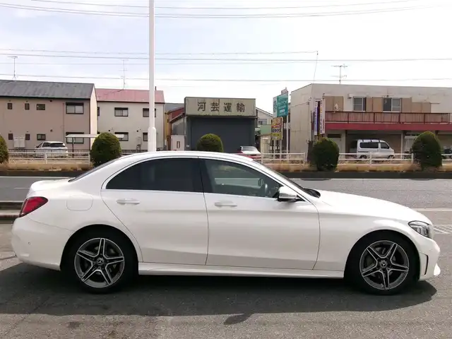 メルセデス・ベンツ Ｃ２００ アバンギャルド AMGライン 三重県 2019(令1)年 6.9万km パール ♪車検 令和8年7月29日迄/♪ターボ/♪ブルメスターサウンド/アクディブブレーキアシスト/レーンチェンジアシスト/ブラインドスポットアシスト/アテンションアシスト/パーキングアシストパークトロニック/アクティブディスタンスアシスト・ディストロニック/ヘッドアップディスプレイ/アイドリングストップ/パワートランク/前席メモリ付パワーシート/前席シートヒーター/黒革シート/アンビエントライト/イージーエントリー/スマートキー×2/プッシュスタート/純正メーカーナビ/・DTV・SD・USB/・Bluetoothオーディオ/・Apple Car Play/・Android Auto/・バックカメラ/前後ドライブレコーダー/純正18インチAW/マルチビームLEDヘッドライト/リアフォグライト/オートライト/ウィンカーミラー/オートリトラクタブルミラー/革巻ステアリング/ステアリングスイッチ/パドルシフト/プライバシーガラス/フロアマット/ETC2.0/サイド/カーテン/ニーエアバック