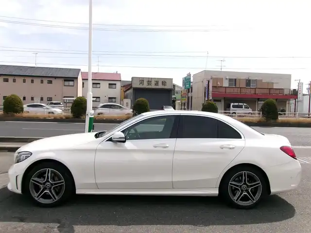 メルセデス・ベンツ Ｃ２００ アバンギャルド AMGライン 三重県 2019(令1)年 6.9万km パール ♪車検 令和8年7月29日迄/♪ターボ/♪ブルメスターサウンド/アクディブブレーキアシスト/レーンチェンジアシスト/ブラインドスポットアシスト/アテンションアシスト/パーキングアシストパークトロニック/アクティブディスタンスアシスト・ディストロニック/ヘッドアップディスプレイ/アイドリングストップ/パワートランク/前席メモリ付パワーシート/前席シートヒーター/黒革シート/アンビエントライト/イージーエントリー/スマートキー×2/プッシュスタート/純正メーカーナビ/・DTV・SD・USB/・Bluetoothオーディオ/・Apple Car Play/・Android Auto/・バックカメラ/前後ドライブレコーダー/純正18インチAW/マルチビームLEDヘッドライト/リアフォグライト/オートライト/ウィンカーミラー/オートリトラクタブルミラー/革巻ステアリング/ステアリングスイッチ/パドルシフト/プライバシーガラス/フロアマット/ETC2.0/サイド/カーテン/ニーエアバック