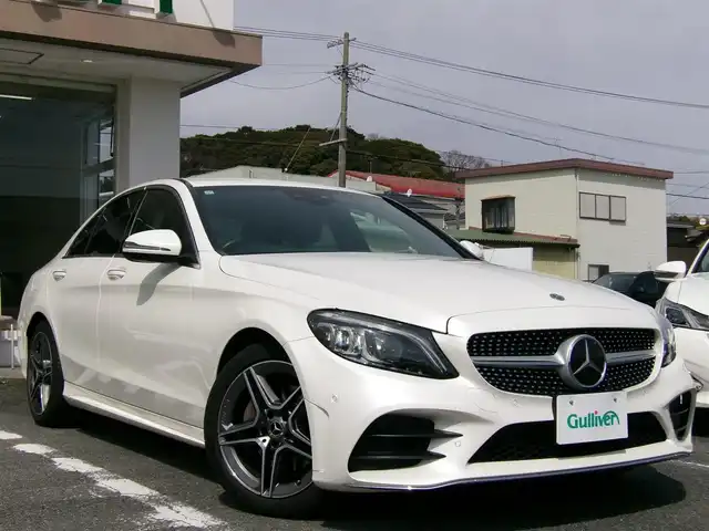 メルセデス・ベンツ Ｃ２００ アバンギャルド AMGライン 三重県 2019(令1)年 6.9万km パール ♪車検 令和8年7月29日迄/♪ターボ/♪ブルメスターサウンド/アクディブブレーキアシスト/レーンチェンジアシスト/ブラインドスポットアシスト/アテンションアシスト/パーキングアシストパークトロニック/アクティブディスタンスアシスト・ディストロニック/ヘッドアップディスプレイ/アイドリングストップ/パワートランク/前席メモリ付パワーシート/前席シートヒーター/黒革シート/アンビエントライト/イージーエントリー/スマートキー×2/プッシュスタート/純正メーカーナビ/・DTV・SD・USB/・Bluetoothオーディオ/・Apple Car Play/・Android Auto/・バックカメラ/前後ドライブレコーダー/純正18インチAW/マルチビームLEDヘッドライト/リアフォグライト/オートライト/ウィンカーミラー/オートリトラクタブルミラー/革巻ステアリング/ステアリングスイッチ/パドルシフト/プライバシーガラス/フロアマット/ETC2.0/サイド/カーテン/ニーエアバック