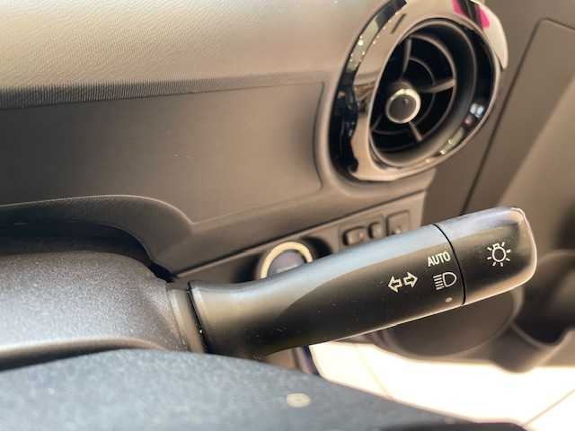 トヨタ アクア S スタイルブラック 埼玉県 2016(平28)年 5.4万km ダークブルーマイカ トヨタセーフティーセンス/　・プリクラッシュセーフティー/　・自動ブレーキ/　・レーン逸脱警報/　・自動ハイビーム/　・踏み間違え防止装置/純正メモリナビ/　　CD/DVD/BT/ワンセグTV/バックカメラ/純正15アルミホイール/スマートキー/ビルドインETC2/0