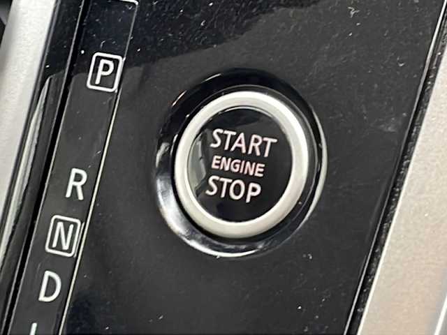 日産 セレナ ハイウェイスター Vセレクション 沖縄県 2017(平29)年 8.7万km カシミヤグレージュ 純正ナビ　MM317D-W/　ＡＭ／ＦＭ　ＣＤ　ＤＶＤ　Ｂｌｕｅｔｏｏｔｈ　/全方位バックカメラ　/フルセグＴＶ　/後席用モニター/パーキングアシスト　/ＥＴＣ　/両側パワースライドドア　/コーナーセンサー　/横滑り防止　/衝突軽減　/カーテンエアバック/ウォークスルー