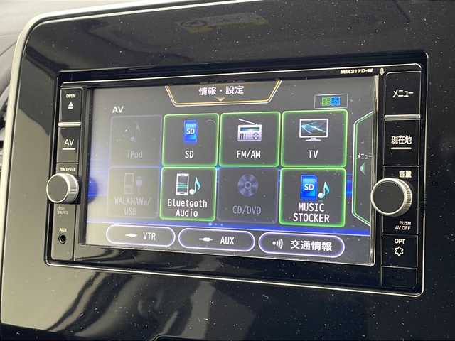 日産 セレナ ハイウェイスター Vセレクション 沖縄県 2017(平29)年 8.7万km カシミヤグレージュ 純正ナビ　MM317D-W/　ＡＭ／ＦＭ　ＣＤ　ＤＶＤ　Ｂｌｕｅｔｏｏｔｈ　/全方位バックカメラ　/フルセグＴＶ　/後席用モニター/パーキングアシスト　/ＥＴＣ　/両側パワースライドドア　/コーナーセンサー　/横滑り防止　/衝突軽減　/カーテンエアバック/ウォークスルー