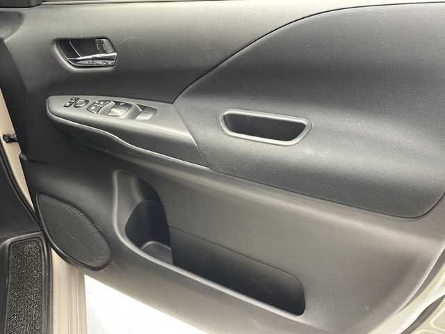 日産 セレナ ハイウェイスター Vセレクション 沖縄県 2017(平29)年 8.7万km カシミヤグレージュ 純正ナビ　MM317D-W/　ＡＭ／ＦＭ　ＣＤ　ＤＶＤ　Ｂｌｕｅｔｏｏｔｈ　/全方位バックカメラ　/フルセグＴＶ　/後席用モニター/パーキングアシスト　/ＥＴＣ　/両側パワースライドドア　/コーナーセンサー　/横滑り防止　/衝突軽減　/カーテンエアバック/ウォークスルー