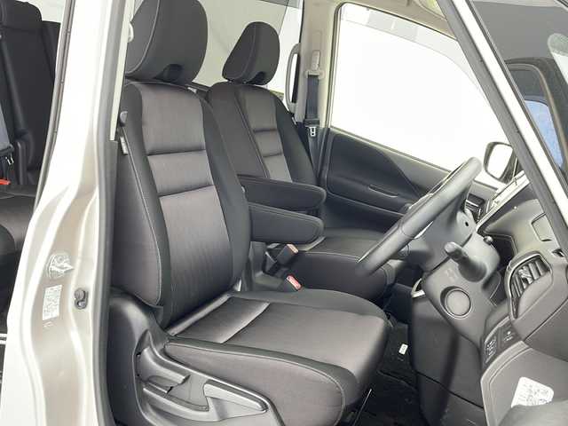 日産 セレナ ハイウェイスター Vセレクション 沖縄県 2017(平29)年 8.7万km カシミヤグレージュ 純正ナビ　MM317D-W/　ＡＭ／ＦＭ　ＣＤ　ＤＶＤ　Ｂｌｕｅｔｏｏｔｈ　/全方位バックカメラ　/フルセグＴＶ　/後席用モニター/パーキングアシスト　/ＥＴＣ　/両側パワースライドドア　/コーナーセンサー　/横滑り防止　/衝突軽減　/カーテンエアバック/ウォークスルー