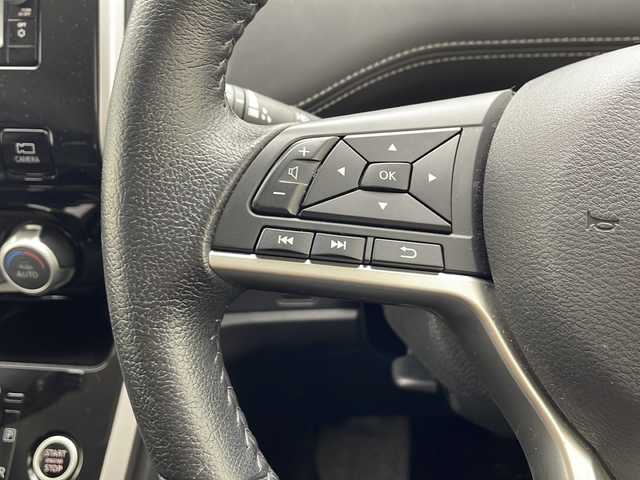 日産 セレナ ハイウェイスター Vセレクション 沖縄県 2017(平29)年 8.7万km カシミヤグレージュ 純正ナビ　MM317D-W/　ＡＭ／ＦＭ　ＣＤ　ＤＶＤ　Ｂｌｕｅｔｏｏｔｈ　/全方位バックカメラ　/フルセグＴＶ　/後席用モニター/パーキングアシスト　/ＥＴＣ　/両側パワースライドドア　/コーナーセンサー　/横滑り防止　/衝突軽減　/カーテンエアバック/ウォークスルー