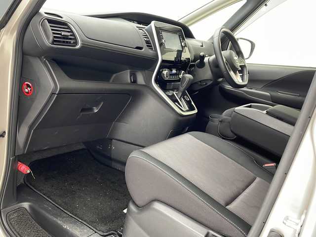 日産 セレナ ハイウェイスター Vセレクション 沖縄県 2017(平29)年 8.7万km カシミヤグレージュ 純正ナビ　MM317D-W/　ＡＭ／ＦＭ　ＣＤ　ＤＶＤ　Ｂｌｕｅｔｏｏｔｈ　/全方位バックカメラ　/フルセグＴＶ　/後席用モニター/パーキングアシスト　/ＥＴＣ　/両側パワースライドドア　/コーナーセンサー　/横滑り防止　/衝突軽減　/カーテンエアバック/ウォークスルー