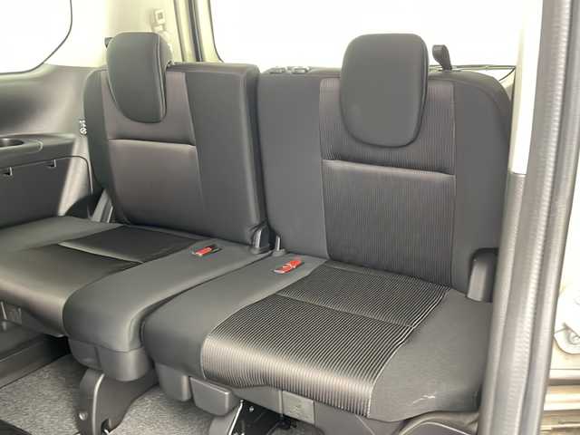 日産 セレナ ハイウェイスター Vセレクション 沖縄県 2017(平29)年 8.7万km カシミヤグレージュ 純正ナビ　MM317D-W/　ＡＭ／ＦＭ　ＣＤ　ＤＶＤ　Ｂｌｕｅｔｏｏｔｈ　/全方位バックカメラ　/フルセグＴＶ　/後席用モニター/パーキングアシスト　/ＥＴＣ　/両側パワースライドドア　/コーナーセンサー　/横滑り防止　/衝突軽減　/カーテンエアバック/ウォークスルー