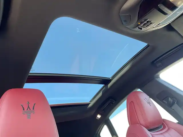 マセラティ レヴァンテ グランスポーツ 東京都 2020(令2)年 3万km 白 パノラマルーフ/ｈａｒｍａｎｋａｒｄｏｎサウンド/純正ナビ／ＤＴＶ/３６０°カメラ/赤レザーシート/パワーバックドア/純正２１インチＡＷ/ドラレコ/ＥＴＣ