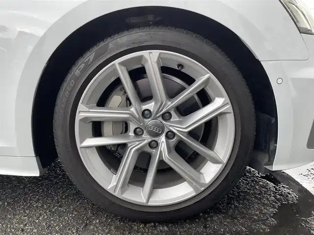 アウディ Ａ５ SB 45TFSIクワトロ Sライン 神奈川県 2021(令3)年 1.5万km グレイシアホワイトメタリック 4WD/純正ナビ/　・BT/FM/AM/USB/　・フルセグTV/　・Apple Car Play/Android Auto/全方位カメラ/衝突被害軽減ブレーキ/レーダークルーズコントロール/パーキングアシスト/ブランドスポットミラー/レーンキープアシスト/クリアランスソナー/純正前後ドライブレコーダー/前席パワーシート/全席シートヒーター/ステアリングヒーター/ワイヤレス充電/パワーバックドア/パドルシフト/ステアリングスイッチ/オートハイビーム/アイドリングストップ/ビルトインETC2.0/スマートキー　2本/純正フロアマット/保証書/取扱説明書