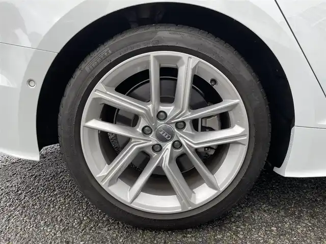 アウディ Ａ５ SB 45TFSIクワトロ Sライン 神奈川県 2021(令3)年 1.5万km グレイシアホワイトメタリック 4WD/純正ナビ/　・BT/FM/AM/USB/　・フルセグTV/　・Apple Car Play/Android Auto/全方位カメラ/衝突被害軽減ブレーキ/レーダークルーズコントロール/パーキングアシスト/ブランドスポットミラー/レーンキープアシスト/クリアランスソナー/純正前後ドライブレコーダー/前席パワーシート/全席シートヒーター/ステアリングヒーター/ワイヤレス充電/パワーバックドア/パドルシフト/ステアリングスイッチ/オートハイビーム/アイドリングストップ/ビルトインETC2.0/スマートキー　2本/純正フロアマット/保証書/取扱説明書
