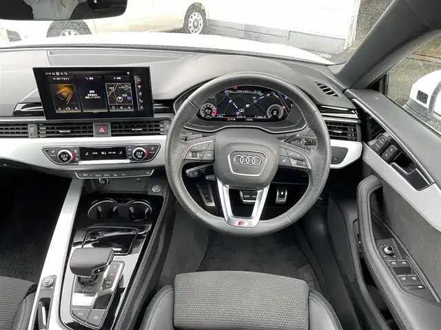 アウディ Ａ５ SB 45TFSIクワトロ Sライン 神奈川県 2021(令3)年 1.5万km グレイシアホワイトメタリック 4WD/純正ナビ/　・BT/FM/AM/USB/　・フルセグTV/　・Apple Car Play/Android Auto/全方位カメラ/衝突被害軽減ブレーキ/レーダークルーズコントロール/パーキングアシスト/ブランドスポットミラー/レーンキープアシスト/クリアランスソナー/純正前後ドライブレコーダー/前席パワーシート/全席シートヒーター/ステアリングヒーター/ワイヤレス充電/パワーバックドア/パドルシフト/ステアリングスイッチ/オートハイビーム/アイドリングストップ/ビルトインETC2.0/スマートキー　2本/純正フロアマット/保証書/取扱説明書