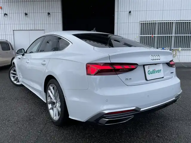 アウディ Ａ５ SB 45TFSIクワトロ Sライン 神奈川県 2021(令3)年 1.5万km グレイシアホワイトメタリック 4WD/純正ナビ/　・BT/FM/AM/USB/　・フルセグTV/　・Apple Car Play/Android Auto/全方位カメラ/衝突被害軽減ブレーキ/レーダークルーズコントロール/パーキングアシスト/ブランドスポットミラー/レーンキープアシスト/クリアランスソナー/純正前後ドライブレコーダー/前席パワーシート/全席シートヒーター/ステアリングヒーター/ワイヤレス充電/パワーバックドア/パドルシフト/ステアリングスイッチ/オートハイビーム/アイドリングストップ/ビルトインETC2.0/スマートキー　2本/純正フロアマット/保証書/取扱説明書