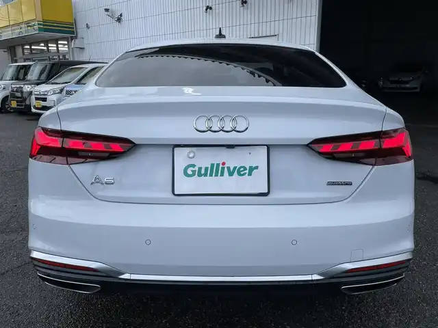 アウディ Ａ５ SB 45TFSIクワトロ Sライン 神奈川県 2021(令3)年 1.5万km グレイシアホワイトメタリック 4WD/純正ナビ/　・BT/FM/AM/USB/　・フルセグTV/　・Apple Car Play/Android Auto/全方位カメラ/衝突被害軽減ブレーキ/レーダークルーズコントロール/パーキングアシスト/ブランドスポットミラー/レーンキープアシスト/クリアランスソナー/純正前後ドライブレコーダー/前席パワーシート/全席シートヒーター/ステアリングヒーター/ワイヤレス充電/パワーバックドア/パドルシフト/ステアリングスイッチ/オートハイビーム/アイドリングストップ/ビルトインETC2.0/スマートキー　2本/純正フロアマット/保証書/取扱説明書
