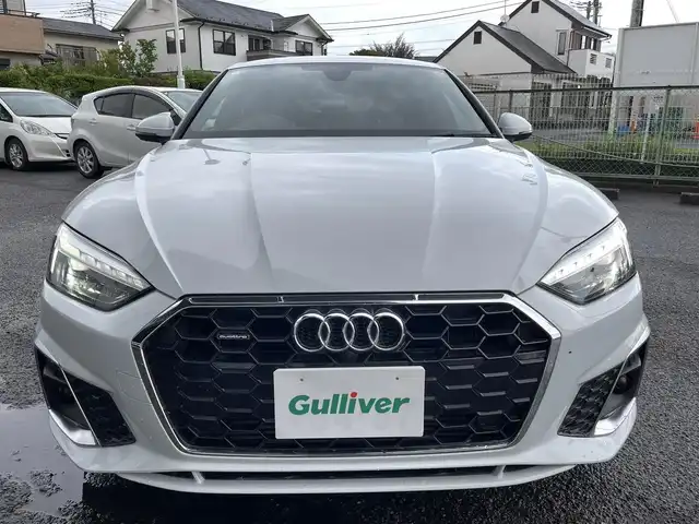 アウディ Ａ５ SB 45TFSIクワトロ Sライン 神奈川県 2021(令3)年 1.5万km グレイシアホワイトメタリック 4WD/純正ナビ/　・BT/FM/AM/USB/　・フルセグTV/　・Apple Car Play/Android Auto/全方位カメラ/衝突被害軽減ブレーキ/レーダークルーズコントロール/パーキングアシスト/ブランドスポットミラー/レーンキープアシスト/クリアランスソナー/純正前後ドライブレコーダー/前席パワーシート/全席シートヒーター/ステアリングヒーター/ワイヤレス充電/パワーバックドア/パドルシフト/ステアリングスイッチ/オートハイビーム/アイドリングストップ/ビルトインETC2.0/スマートキー　2本/純正フロアマット/保証書/取扱説明書