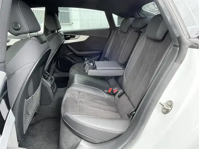 アウディ Ａ５ SB 45TFSIクワトロ Sライン 神奈川県 2021(令3)年 1.5万km グレイシアホワイトメタリック 4WD/純正ナビ/　・BT/FM/AM/USB/　・フルセグTV/　・Apple Car Play/Android Auto/全方位カメラ/衝突被害軽減ブレーキ/レーダークルーズコントロール/パーキングアシスト/ブランドスポットミラー/レーンキープアシスト/クリアランスソナー/純正前後ドライブレコーダー/前席パワーシート/全席シートヒーター/ステアリングヒーター/ワイヤレス充電/パワーバックドア/パドルシフト/ステアリングスイッチ/オートハイビーム/アイドリングストップ/ビルトインETC2.0/スマートキー　2本/純正フロアマット/保証書/取扱説明書