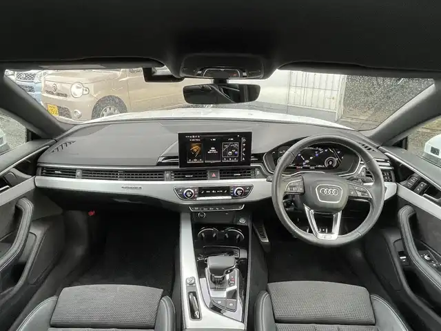 アウディ Ａ５ SB 45TFSIクワトロ Sライン 神奈川県 2021(令3)年 1.5万km グレイシアホワイトメタリック 4WD/純正ナビ/　・BT/FM/AM/USB/　・フルセグTV/　・Apple Car Play/Android Auto/全方位カメラ/衝突被害軽減ブレーキ/レーダークルーズコントロール/パーキングアシスト/ブランドスポットミラー/レーンキープアシスト/クリアランスソナー/純正前後ドライブレコーダー/前席パワーシート/全席シートヒーター/ステアリングヒーター/ワイヤレス充電/パワーバックドア/パドルシフト/ステアリングスイッチ/オートハイビーム/アイドリングストップ/ビルトインETC2.0/スマートキー　2本/純正フロアマット/保証書/取扱説明書