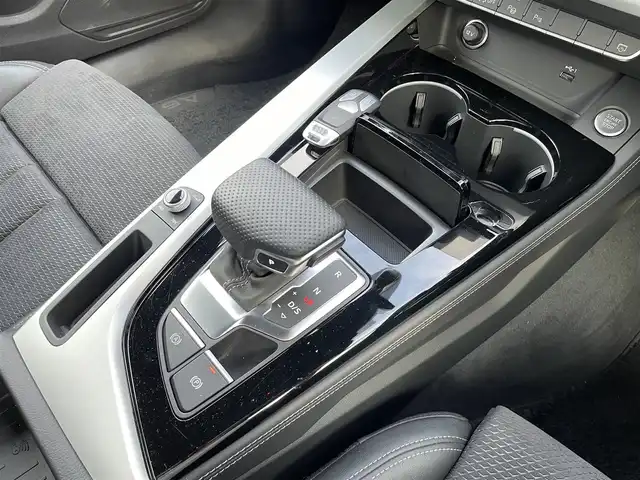 アウディ Ａ５ SB 45TFSIクワトロ Sライン 神奈川県 2021(令3)年 1.5万km グレイシアホワイトメタリック 4WD/純正ナビ/　・BT/FM/AM/USB/　・フルセグTV/　・Apple Car Play/Android Auto/全方位カメラ/衝突被害軽減ブレーキ/レーダークルーズコントロール/パーキングアシスト/ブランドスポットミラー/レーンキープアシスト/クリアランスソナー/純正前後ドライブレコーダー/前席パワーシート/全席シートヒーター/ステアリングヒーター/ワイヤレス充電/パワーバックドア/パドルシフト/ステアリングスイッチ/オートハイビーム/アイドリングストップ/ビルトインETC2.0/スマートキー　2本/純正フロアマット/保証書/取扱説明書