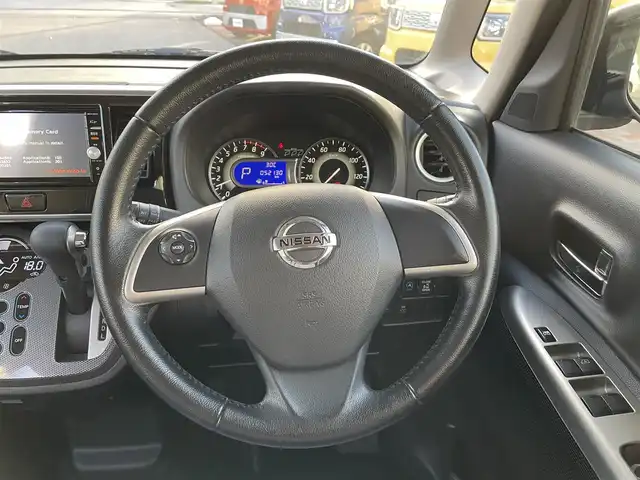 日産 デイズ ルークス 沖縄県 2016(平28)年 5.3万km ブラック (株)IDOMが運営する【じしゃロンコザ店】の自社ローン専用車両になりますこちらは現金またはオートローンご利用時の価格です。自社ローンご希望の方は別途その旨お申付け下さい/・本土仕入/・純正ナビ/・Bluetooth接続/・TV/・DVD再生/・バックカメラ/・全方位カメラ/・片側パワースライドドア/・スマートキー/・プッシュスタート/・純正アルミホイール/・純正フロアマット
