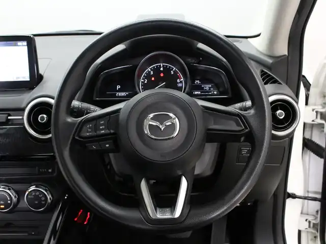 マツダ マツダ２ XD プロアクティブ 三重県 2021(令3)年 2.3万km スノーフレイクホワイトパールマイカ 前進時アドバンストスマートシティブレーキサポート/後退時スマートシティブレーキサポート/アイドリングストップ/マツダコネクト/・メモリナビ /・地デジTV/・DVD/CD/・Bluetooth/バックカメラ/リアクロストラフィックアラート/ブラインドスポットモニタリング/車線逸脱警報システム/ヘッドアップディスプレイ/KENWOOD前後ドライブレコーダー/ETC/純正15インチアルミホイール/LEDヘッドランプ/・ハイビームコントロールシステム/オートライト/プッシュエンジンスタート/スマートキー×2/新車時保証書/取扱説明書