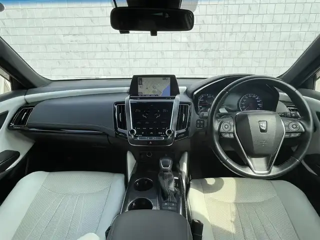 トヨタ クラウン ハイブリッド RS 山口県 2018(平30)年 6.1万km 白 純正ナビ/SD/FM/AM/BT/ETC/クルーズコントロール/バックカメラ/全周囲カメラ/衝突軽減ブレ―キ/オートホールド/オートライト/レーンアシスト/ドアバイザー/純正フロアマット/電動格納ミラー