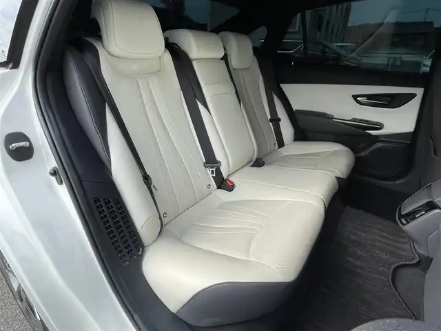 トヨタ クラウン ハイブリッド RS 山口県 2018(平30)年 6.1万km 白 純正ナビ/SD/FM/AM/BT/ETC/クルーズコントロール/バックカメラ/全周囲カメラ/衝突軽減ブレ―キ/オートホールド/オートライト/レーンアシスト/ドアバイザー/純正フロアマット/電動格納ミラー