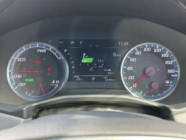 トヨタ クラウン ハイブリッド RS 山口県 2018(平30)年 6.1万km 白 純正ナビ/SD/FM/AM/BT/ETC/クルーズコントロール/バックカメラ/全周囲カメラ/衝突軽減ブレ―キ/オートホールド/オートライト/レーンアシスト/ドアバイザー/純正フロアマット/電動格納ミラー