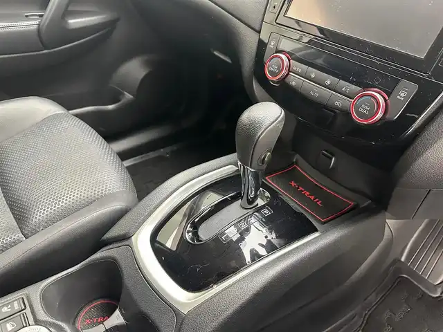 日産 エクストレイル 20X 兵庫県 2017(平29)年 4.2万km ダイヤモンドブラック 純正SDナビ（MM517D-L）/（CD、DVD、SD、BD、BT、フルセグ）/ドライブレコーダー/バックカメラ/コーナーセンサー/エマージェンシーブレーキ/アイドリングストップ/パワーバックドア/ルーフレール/全席シートヒーター/科プシンシート/４WD/ETC/LEDヘッドライト/フォグランプ/純正18インチAW/純正フロアマット/純正バイザー/スペアキー1本