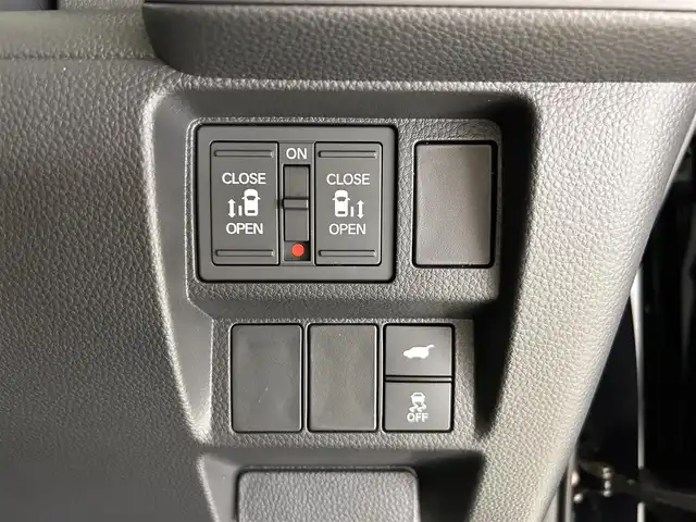 ホンダ ステップワゴン スパーダ プレミアムライン 佐賀県 2025(令7)年 0.3万km クリスタルブラックパール 純正11.4インチナビ/CD/DVD/フルセグTV/Bluetooth/両側パワースライドドア/ホンダセンシング/衝突軽減ブレーキ/路外逸脱抑制機能/ブラインドスポットモニター/標識認識機能/リアパーキングセンサー/先行者発進告知/全周囲カメラ/電動リアゲート/追従付きクルーズコントロール/パドルシフト/シートヒーター/USB入力端子/タイプC充電端子/電動パーキングブレーキ/ブレーキホールド/スマートキー/スペアキー/純正フロアマット/ドアバイザー/純正17インチアルミホイール