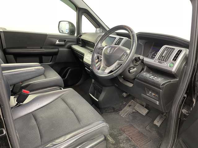 ホンダ ステップワゴン スパーダ Z クールスピリット 道央・札幌 2014(平26)年 14.2万km プレミアムスパークルブラックパール ・4WD/・ALPINE製9インチナビ　/・BT/DVD/CD/SD/フルセグ/・ALPINE製フリップダウンモニター/・コンフォートビューパッケージ/・両側パワースライドドア/・クルーズコントロール/・HIDオートライト/・フォグランプ/・スマートキー×2/・社外エンジンスターター/・パドルシフト/・アイドリングストップ/・ETC/・ハーフレザーシート