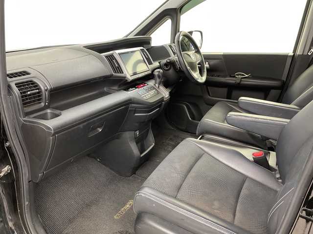 ホンダ ステップワゴン スパーダ Z クールスピリット 道央・札幌 2014(平26)年 14.2万km プレミアムスパークルブラックパール ・4WD/・ALPINE製9インチナビ　/・BT/DVD/CD/SD/フルセグ/・ALPINE製フリップダウンモニター/・コンフォートビューパッケージ/・両側パワースライドドア/・クルーズコントロール/・HIDオートライト/・フォグランプ/・スマートキー×2/・社外エンジンスターター/・パドルシフト/・アイドリングストップ/・ETC/・ハーフレザーシート