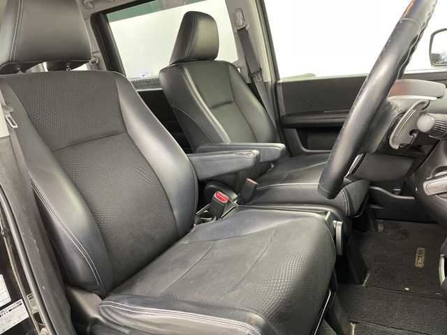 ホンダ ステップワゴン スパーダ Z クールスピリット 道央・札幌 2014(平26)年 14.2万km プレミアムスパークルブラックパール ・4WD/・ALPINE製9インチナビ　/・BT/DVD/CD/SD/フルセグ/・ALPINE製フリップダウンモニター/・コンフォートビューパッケージ/・両側パワースライドドア/・クルーズコントロール/・HIDオートライト/・フォグランプ/・スマートキー×2/・社外エンジンスターター/・パドルシフト/・アイドリングストップ/・ETC/・ハーフレザーシート