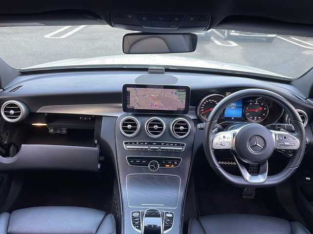 メルセデス・ベンツ Ｃ２２０ｄ アバンギャルド　AMGライン 福岡県 2019(令1)年 3万km ダイヤモンドホワイト 純正メーカーナビ/Bluetooth対応/フルセグTV/AM/FM/レコーダークルーズコントロール/ブラインドスポットモニター/バックカメラ/ドライブレコーダー（前後）/パワーシート（運転席・助手席メモリ付）/前席シートヒーター/ETC2.0/純正フロアマット/純正アルミホイール/プッシュスタート/黒革シート/アクティブブレーキアシスト/レーンチェンジアシスト/アップルカープレイ/保証書/取扱説明書/スペアキー/スマートキー