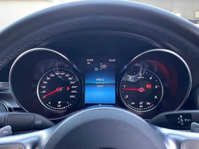 メルセデス・ベンツ Ｃ２２０ｄ アバンギャルド　AMGライン 福岡県 2019(令1)年 3万km ダイヤモンドホワイト 純正メーカーナビ/Bluetooth対応/フルセグTV/AM/FM/レコーダークルーズコントロール/ブラインドスポットモニター/バックカメラ/ドライブレコーダー（前後）/パワーシート（運転席・助手席メモリ付）/前席シートヒーター/ETC2.0/純正フロアマット/純正アルミホイール/プッシュスタート/黒革シート/アクティブブレーキアシスト/レーンチェンジアシスト/アップルカープレイ/保証書/取扱説明書/スペアキー/スマートキー