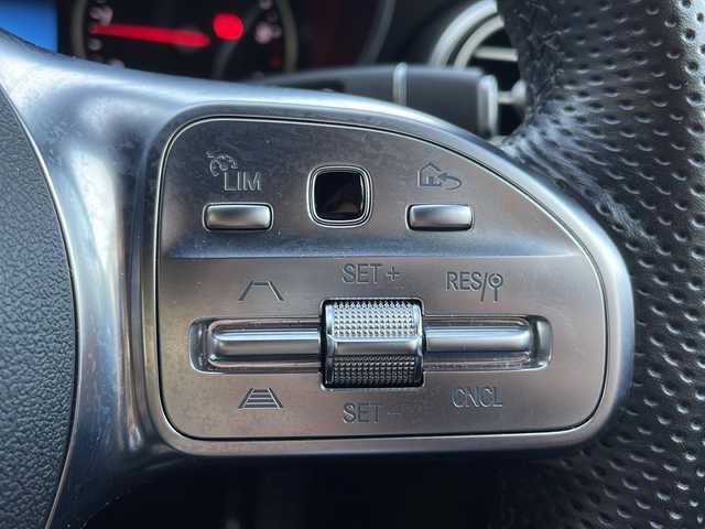 メルセデス・ベンツ Ｃ２２０ｄ アバンギャルド　AMGライン 福岡県 2019(令1)年 3万km ダイヤモンドホワイト 純正メーカーナビ/Bluetooth対応/フルセグTV/AM/FM/レコーダークルーズコントロール/ブラインドスポットモニター/バックカメラ/ドライブレコーダー（前後）/パワーシート（運転席・助手席メモリ付）/前席シートヒーター/ETC2.0/純正フロアマット/純正アルミホイール/プッシュスタート/黒革シート/アクティブブレーキアシスト/レーンチェンジアシスト/アップルカープレイ/保証書/取扱説明書/スペアキー/スマートキー