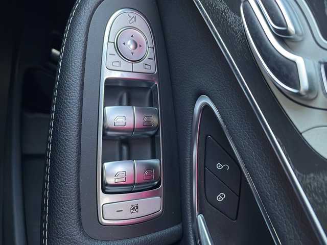 メルセデス・ベンツ Ｃ２２０ｄ アバンギャルド　AMGライン 福岡県 2019(令1)年 3万km ダイヤモンドホワイト 純正メーカーナビ/Bluetooth対応/フルセグTV/AM/FM/レコーダークルーズコントロール/ブラインドスポットモニター/バックカメラ/ドライブレコーダー（前後）/パワーシート（運転席・助手席メモリ付）/前席シートヒーター/ETC2.0/純正フロアマット/純正アルミホイール/プッシュスタート/黒革シート/アクティブブレーキアシスト/レーンチェンジアシスト/アップルカープレイ/保証書/取扱説明書/スペアキー/スマートキー