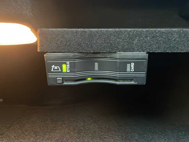 メルセデス・ベンツ Ｃ２２０ｄ アバンギャルド　AMGライン 福岡県 2019(令1)年 3万km ダイヤモンドホワイト 純正メーカーナビ/Bluetooth対応/フルセグTV/AM/FM/レコーダークルーズコントロール/ブラインドスポットモニター/バックカメラ/ドライブレコーダー（前後）/パワーシート（運転席・助手席メモリ付）/前席シートヒーター/ETC2.0/純正フロアマット/純正アルミホイール/プッシュスタート/黒革シート/アクティブブレーキアシスト/レーンチェンジアシスト/アップルカープレイ/保証書/取扱説明書/スペアキー/スマートキー