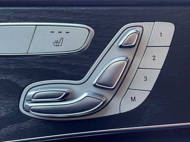 メルセデス・ベンツ Ｃ２２０ｄ アバンギャルド　AMGライン 福岡県 2019(令1)年 3万km ダイヤモンドホワイト 純正メーカーナビ/Bluetooth対応/フルセグTV/AM/FM/レコーダークルーズコントロール/ブラインドスポットモニター/バックカメラ/ドライブレコーダー（前後）/パワーシート（運転席・助手席メモリ付）/前席シートヒーター/ETC2.0/純正フロアマット/純正アルミホイール/プッシュスタート/黒革シート/アクティブブレーキアシスト/レーンチェンジアシスト/アップルカープレイ/保証書/取扱説明書/スペアキー/スマートキー