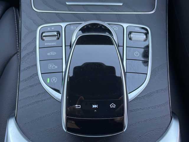 メルセデス・ベンツ Ｃ２２０ｄ アバンギャルド　AMGライン 福岡県 2019(令1)年 3万km ダイヤモンドホワイト 純正メーカーナビ/Bluetooth対応/フルセグTV/AM/FM/レコーダークルーズコントロール/ブラインドスポットモニター/バックカメラ/ドライブレコーダー（前後）/パワーシート（運転席・助手席メモリ付）/前席シートヒーター/ETC2.0/純正フロアマット/純正アルミホイール/プッシュスタート/黒革シート/アクティブブレーキアシスト/レーンチェンジアシスト/アップルカープレイ/保証書/取扱説明書/スペアキー/スマートキー