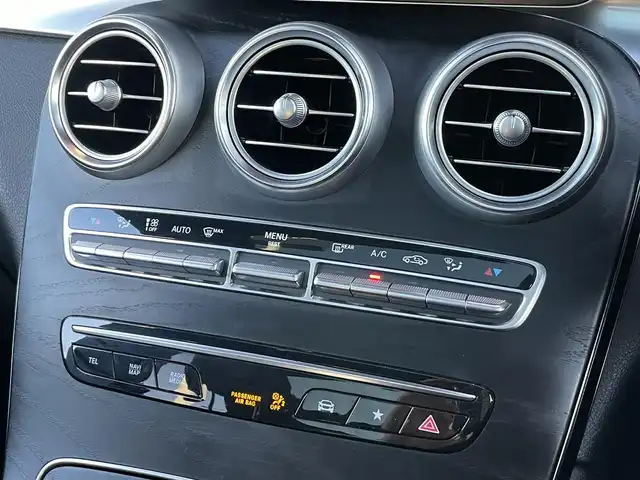 メルセデス・ベンツ ＧＬＣ２２０ d 4マチック AMGライン 鹿児島県 2021(令3)年 4.6万km ダイヤモンドホワイト 禁煙車/純正ナビ/Bluetooth/バックカメラ/レザーエクスクルーシブパッケージ/パノラミックスライディングルーフ/ブルメスターサウンド/レーダーセーフティーパッケージ/メモリー付レザーパワーシートシート/パワーバックドア/AMG19インチアルミホイール/LEDヘッドライト/ETC/スペアキー
