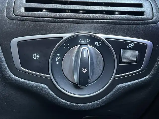 メルセデス・ベンツ ＧＬＣ２２０ d 4マチック AMGライン 鹿児島県 2021(令3)年 4.6万km ダイヤモンドホワイト 禁煙車/純正ナビ/Bluetooth/バックカメラ/レザーエクスクルーシブパッケージ/パノラミックスライディングルーフ/ブルメスターサウンド/レーダーセーフティーパッケージ/メモリー付レザーパワーシートシート/パワーバックドア/AMG19インチアルミホイール/LEDヘッドライト/ETC/スペアキー