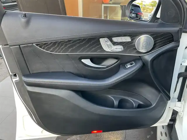 メルセデス・ベンツ ＧＬＣ２２０ d 4マチック AMGライン 鹿児島県 2021(令3)年 4.6万km ダイヤモンドホワイト 禁煙車/純正ナビ/Bluetooth/バックカメラ/レザーエクスクルーシブパッケージ/パノラミックスライディングルーフ/ブルメスターサウンド/レーダーセーフティーパッケージ/メモリー付レザーパワーシートシート/パワーバックドア/AMG19インチアルミホイール/LEDヘッドライト/ETC/スペアキー