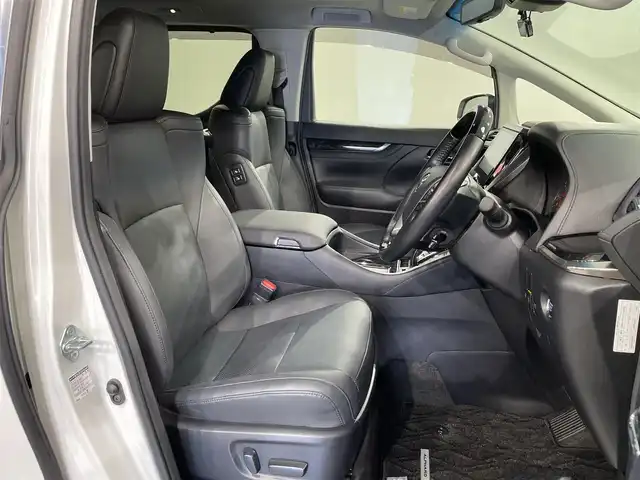 トヨタ アルファード S Cパッケージ 愛知県 2022(令4)年 3.3万km ホワイトパールクリスタルシャイン 純正９インチディスプレイオーディオ/ツインムーンルーフ/純正フリップダウンモニター/両側パワースライドドア/パワーバックドア/レーダークルーズコントロール/プリクラッシュセーフティ/ブラインドスポットモニター/クリアランスソナー/レーンディパーチャーアラート/先行車発進告知/電動パーキングブレーキ/ブレーキホールド/レザーシート/パワーシート【シートメモリー付】/シートヒーター/シートクーラー/ハンドルヒーター/オットマン/バックカメラ/デジタルインナーミラー/前後ドライブレコーダー/ビルトインＥＴＣ２．０/USB入力端子/AC100Vコンセント/ISOFIX/純正フロアマット/純正18インチアルミホイール