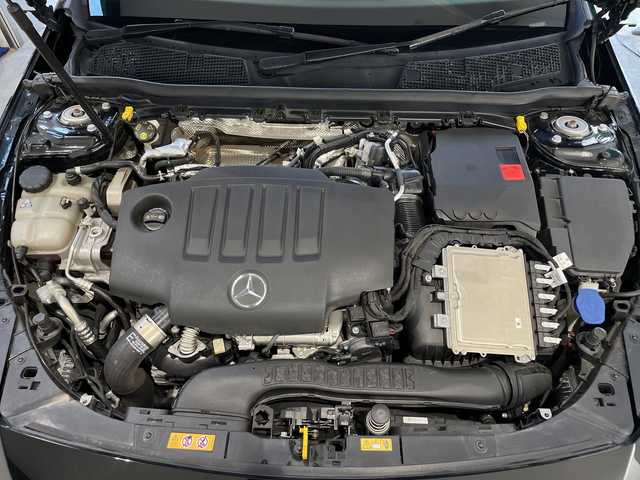 メルセデス・ベンツ Ａ２００ｄ AMGライン 新潟県 2020(令2)年 6.1万km 黒 純正ナビ/バックカメラ/衝突軽減ブレーキ/アダクティブレーンキープアシスト/アダクティブステアリング/ESP/レーダークルーズコントロール/パドルシフト/DN席パワーシート/DN席シートヒーター/純正１８アルミ/ＬＥＤ