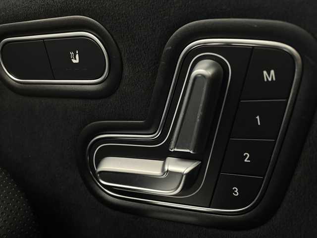 メルセデス・ベンツ Ａ２００ｄ AMGライン 新潟県 2020(令2)年 6.1万km 黒 純正ナビ/バックカメラ/衝突軽減ブレーキ/アダクティブレーンキープアシスト/アダクティブステアリング/ESP/レーダークルーズコントロール/パドルシフト/DN席パワーシート/DN席シートヒーター/純正１８アルミ/ＬＥＤ