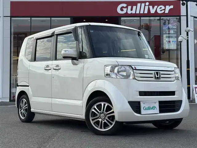 ホンダ Ｎ ＢＯＸ G SSパッケージ 宮城県 2013(平25)年 2.3万km プレミアムホワイトパール 登録時走行距離21379km/純正オーディオ/AM・FM・CD・AUX/プッシュスタート/スマートキー/スペアキー（1本）/ワンオーナー様/両側パワースライドドア/盗難防止装置/レーンキープアシスト/衝突軽減システム/ベンチシート/フルフラットシート/ドアバイザー/電動格納ミラー/ヘッドライトイベライザー/純正フロアマット/ECONモード/補助ミラー/純正アルミホイール
