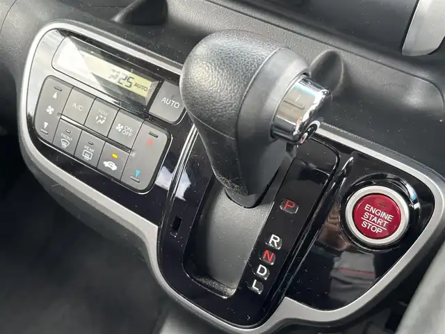 ホンダ Ｎ ＢＯＸ G SSパッケージ 宮城県 2013(平25)年 2.3万km プレミアムホワイトパール 登録時走行距離21379km/純正オーディオ/AM・FM・CD・AUX/プッシュスタート/スマートキー/スペアキー（1本）/ワンオーナー様/両側パワースライドドア/盗難防止装置/レーンキープアシスト/衝突軽減システム/ベンチシート/フルフラットシート/ドアバイザー/電動格納ミラー/ヘッドライトイベライザー/純正フロアマット/ECONモード/補助ミラー/純正アルミホイール