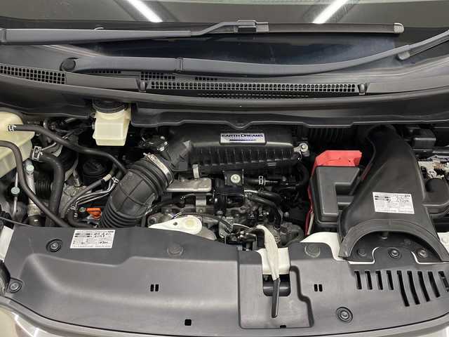 ホンダ ステップワゴン スパーダ クールスピリット 長崎県 2017(平29)年 7万km ホワイトオーキッドパール 純正メモリナビ/・AM/FM/CD/DVD/Bluetooth/・フルセグテレビ/フリップダウンモニター/両側パワースライド/ホンダセンシング/・衝突軽減ブレーキ/・車線逸脱警報/・先行車発進お知らせ機能/・レーンキープアシスト/・アダプティブクルーズコントロール/全方位カメラ/バックカメラ/シートヒーター（D席+N席）/LEDヘッドライト/ETC/ドライブレコーダー/ダブルエアコン/わくわくゲート/リアサンシェード/シートバックテーブル/パドルシフト/オートライト/純正17インチアルミホイル/ＨＤＭＩ端子/プッシュスタートボタン/スマートキー/スペアキー/純正フロアマット/純正バイザー/保証書/取扱説明書