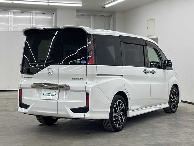 ホンダ ステップワゴン スパーダ クールスピリット 長崎県 2017(平29)年 7万km ホワイトオーキッドパール 純正メモリナビ/・AM/FM/CD/DVD/Bluetooth/・フルセグテレビ/フリップダウンモニター/両側パワースライド/ホンダセンシング/・衝突軽減ブレーキ/・車線逸脱警報/・先行車発進お知らせ機能/・レーンキープアシスト/・アダプティブクルーズコントロール/全方位カメラ/バックカメラ/シートヒーター（D席+N席）/LEDヘッドライト/ETC/ドライブレコーダー/ダブルエアコン/わくわくゲート/リアサンシェード/シートバックテーブル/パドルシフト/オートライト/純正17インチアルミホイル/ＨＤＭＩ端子/プッシュスタートボタン/スマートキー/スペアキー/純正フロアマット/純正バイザー/保証書/取扱説明書